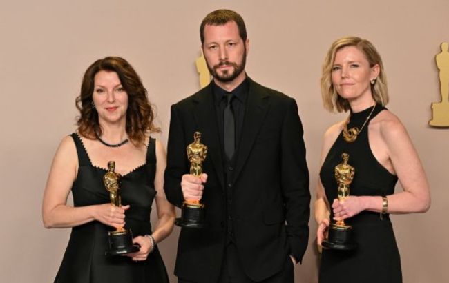 "Ми щасливі повернутися додому". Режисер "20 днів у Маріуполі" привіз Оскар в Україну (фото)