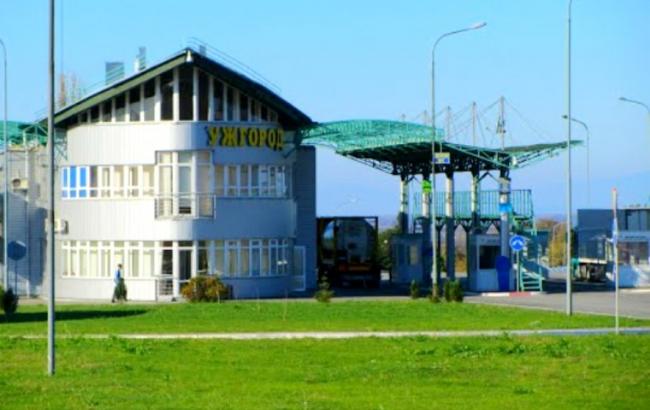 За фактом блокування руху транспорту на кордоні України зі Словаччиною порушено справу