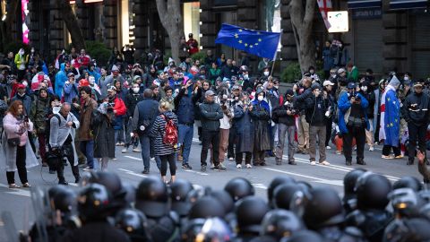 В Грузии на фоне отказа от переговоров по вступлению в ЕС начались масштабные протесты