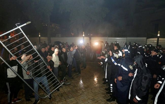 На акциях протеста в Албании произошли столкновения с полицией