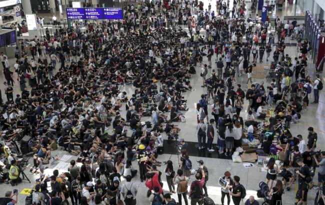 У Гонконгу продовжили заборону на акції протесту в аеропорту