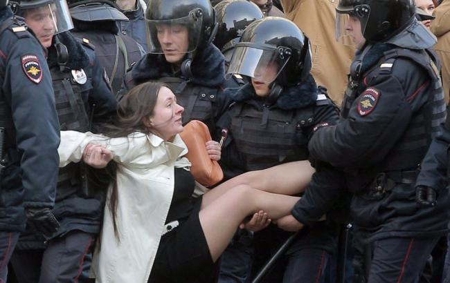 Правозащитники заявляют о свыше 900 задержанных на митинге в Москве