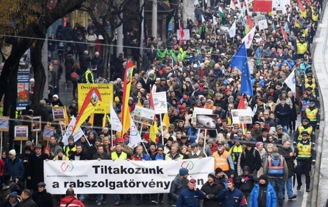 В Будапеште протестуют против "рабского труда"
