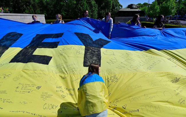 Кулеба об отобранном флаге Украины в Берлине: Нападение на каждого, кто ныне защищает Европу