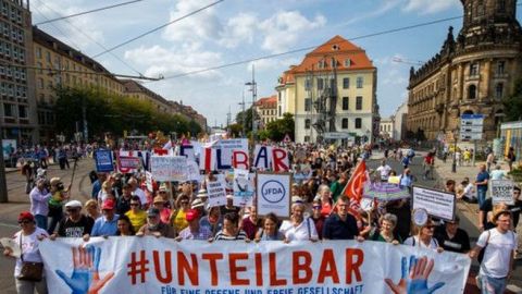 У Дрездені тисячі людей протестували проти расизму напередодні місцевих виборів