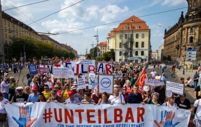 В Дрездене тысячи людей протестовали против расизма в преддверии местных выборов