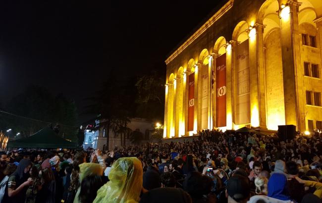 У Тбілісі продовжуються протести проти сваволі поліції