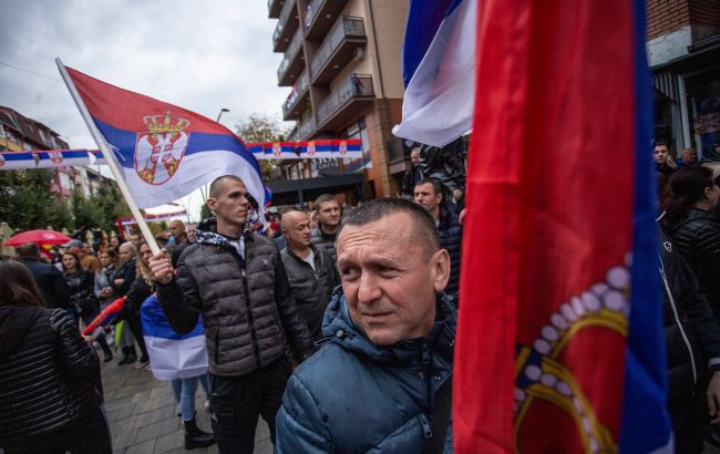 Десятки тысяч сербов снова вышли на протесты из-за случаев массовых стрельб