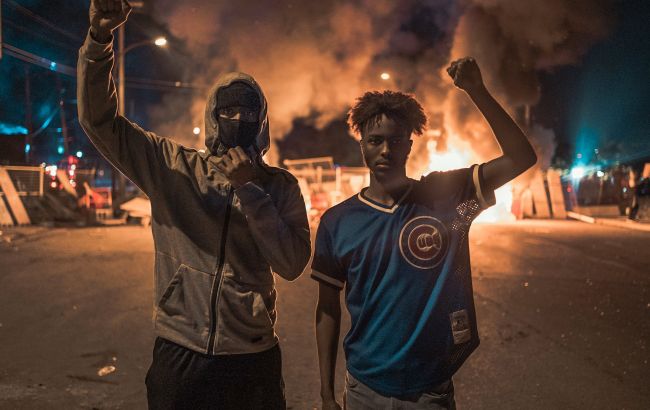 В Миннеаполисе ввели режим ЧС из-за массовых беспорядков