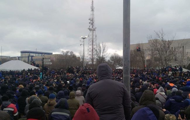 Десятки людей приехали пикетировать российскую базу в Армении: есть задержанные