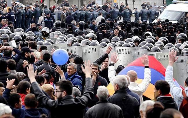 Ситуация в Армении: еще в одном городе начался митинг