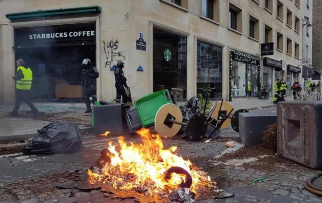 У Франції прогнозують мільярдні збитки від протестів "жовтих жилетів"