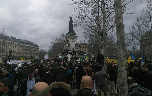 Во Франции протестовали против президента Алжира