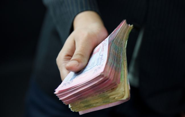 Зарплаты растут, но не у всех. Какие профессии начали приносить больше денег украинцам