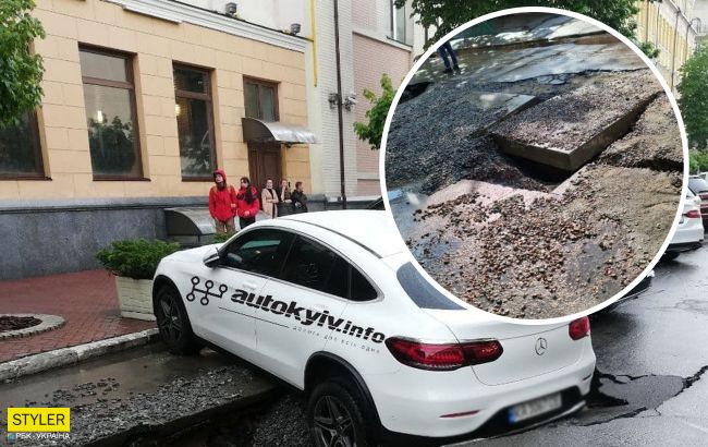 У центрі Києві після сильного дощу розмило дорогу: Мерседес провалився під асфальт