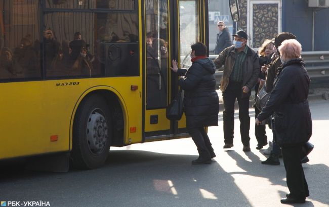 В Киеве заработал транспорт: куда едут пассажиры и что изменилось за время карантина