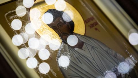 Православный священник назвал иконы, которые обязательно должны быть у вас дома