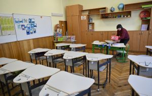 Дистанционка и "образовательная миграция": как в Киеве спасают школьников от холодных классов