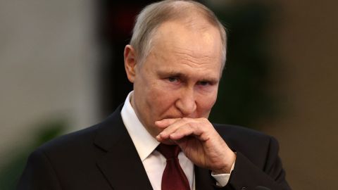 Богатые, но бессильные: как Путин превратил олигархов России в заложников войны, - BBC