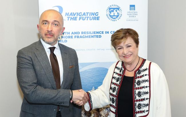 Чи чинить МВФ тиск на НБУ щодо девальвації гривні?