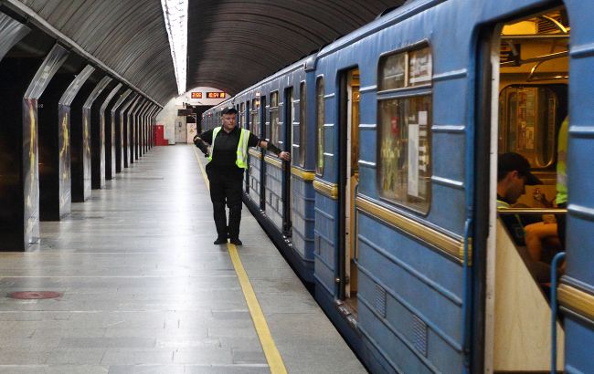 В метро Киева исчез свет: видео из подземки