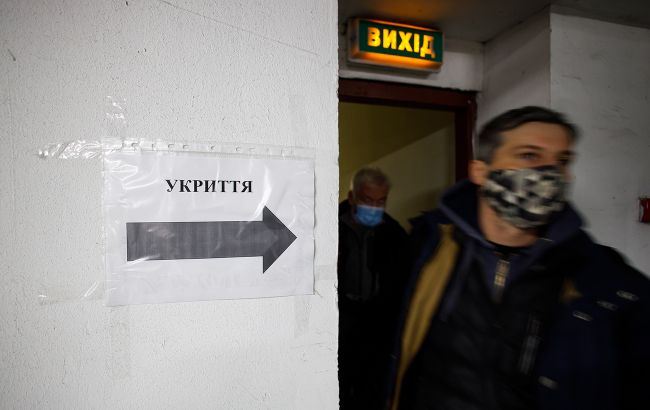 В одном из районов Киева людей не пускают в укрытия: где ключи, никто не знает