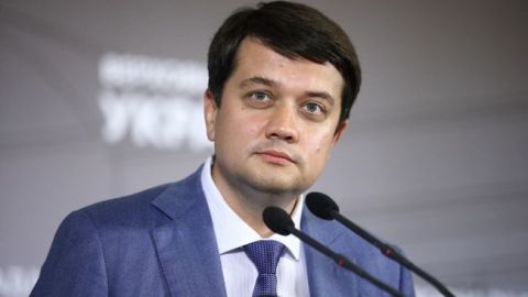 Рада урежет зарплаты чиновникам, - Разумков