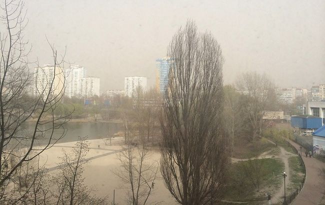 Пылевая буря в Киеве не связана с пожарами в Чернобыле, - ГСЧС
