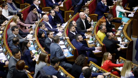 В Раде требуют изменить формат работы из-за коронавируса