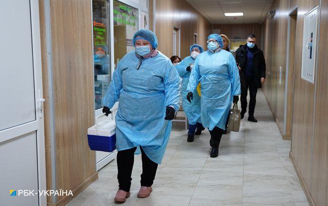 У шести областях України досі не з'явилися центри масової вакцинації, - Шмигаль