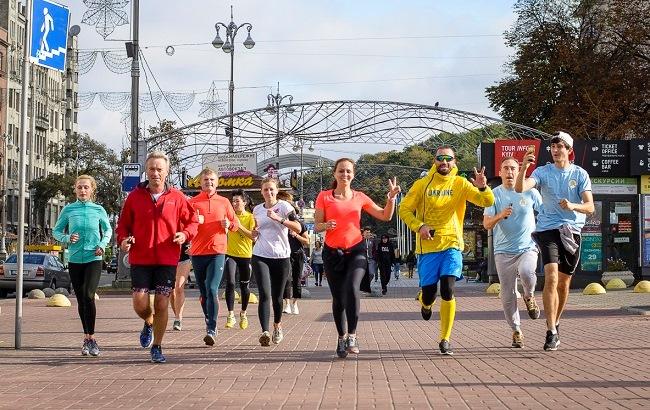 15 фондов собирают благотворительные средства благодаря "добрым бегунам" 9-го Киевского марафона