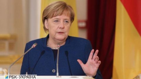 Меркель заверила, что не имеет проблем со здоровьем