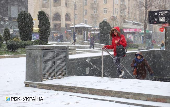 Синоптики попереджають про ожеледицю та невеликий сніг у Києві
