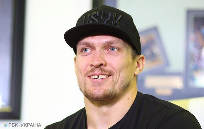 Порошенко та Гройсман привітали Усика з перемогою над росіянином