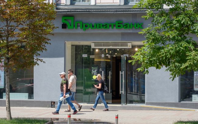 ПриватБанк изменил условия перевода средств: что нужно знать украинцам