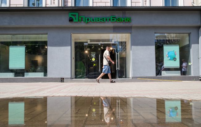 ПриватБанк чи Ощадбанк: де вигідніше купувати долари 3 липня