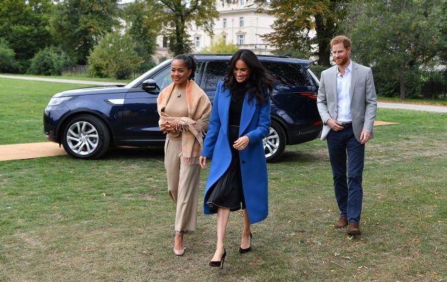 "Почти катастрофическая погоня": принц Гарри и Меган стали жертвами назойливых папарацци