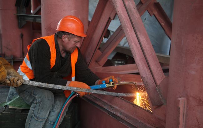 В Раде хотят штрафов с работодателей: подан новый проект о признаках трудовых отношений