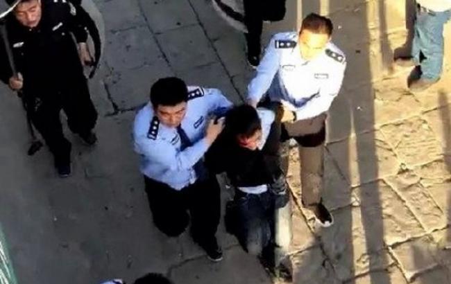 У Китаї кількість жертв нападу з ножем на школу зросла до 9