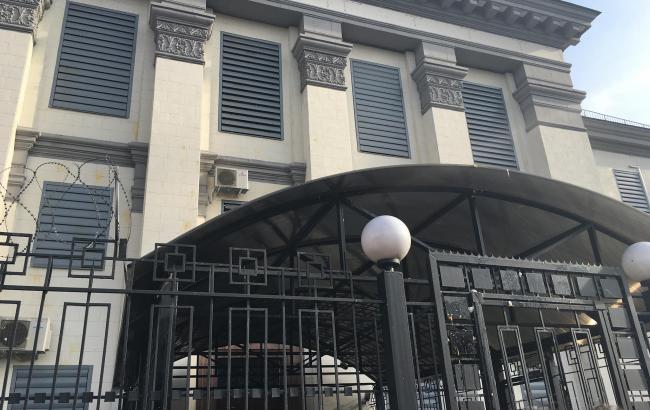 Акція в підтримку Савченко: посольство РФ у Києві закидали яйцями