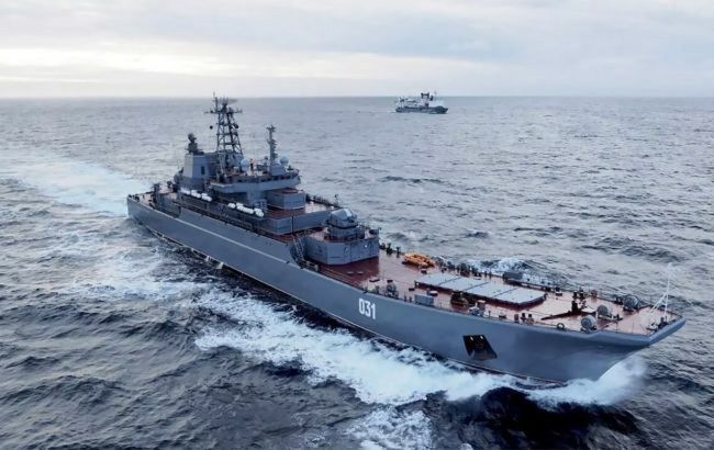 В Черноморской операционной зоне остаются около 20 российских кораблей с подлодками