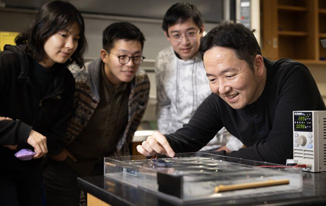 Ученые придумали, как очистить океаны от микропластика с помощью робо-улитки (видео)