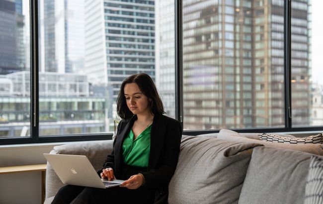 Українці можуть отримати низку соцпослуг не виходячи з дому: список