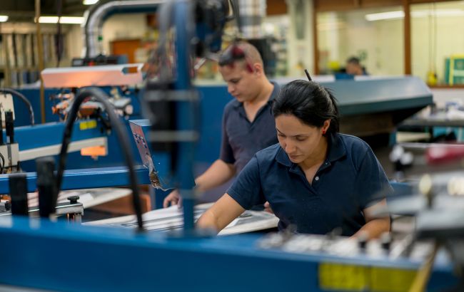 Дефицит рабочих и врачей. Спрос на какие вакансии в Украине вырос за время войны