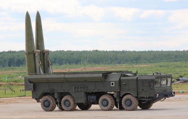 Россия усиливает ядерные угрозы, обучив белорусских военных, - Bloomberg