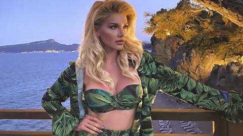 Горячая Миша Романова умилила фото с сыном: впервые на отдыхе