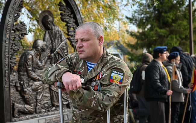 У Росії чоловіка засудили на 14 років за фото могил військових, його звинуватили в держзраді