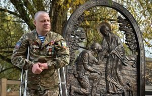 РФ забирает с фронта боеспособных солдат на шоу в Москве, оставляя хилых и неподготовленных