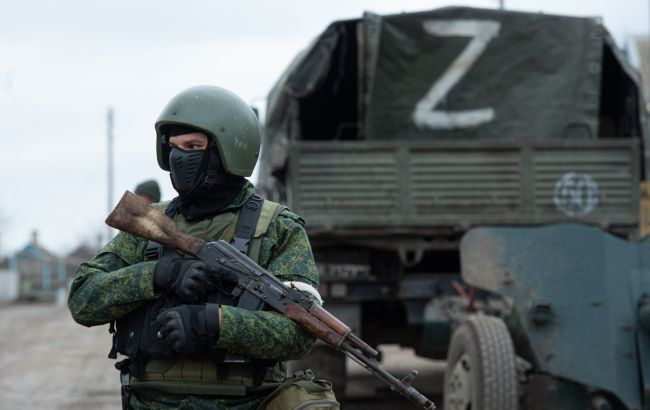 Росіяни вантажівками звозять військових на північ окупованого Криму
