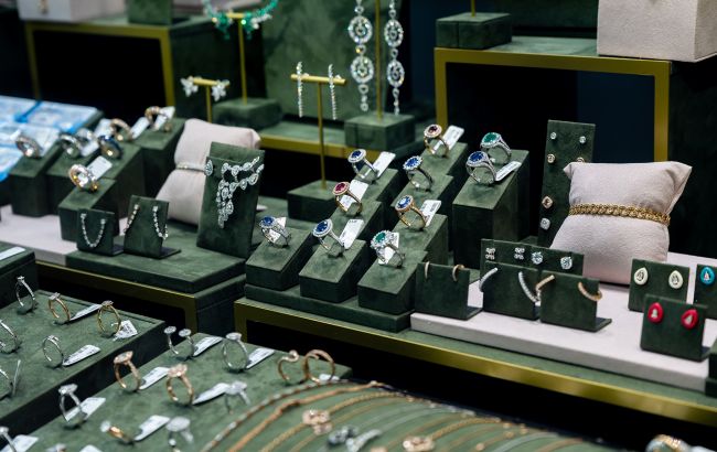 Еврокомиссия одобрила запрет российских алмазов: AFP сообщило детали санкций